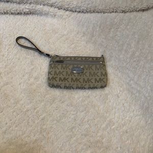 Michael Kora clutch